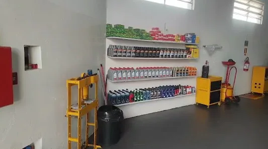 Ferramentas e área técnica da oficina